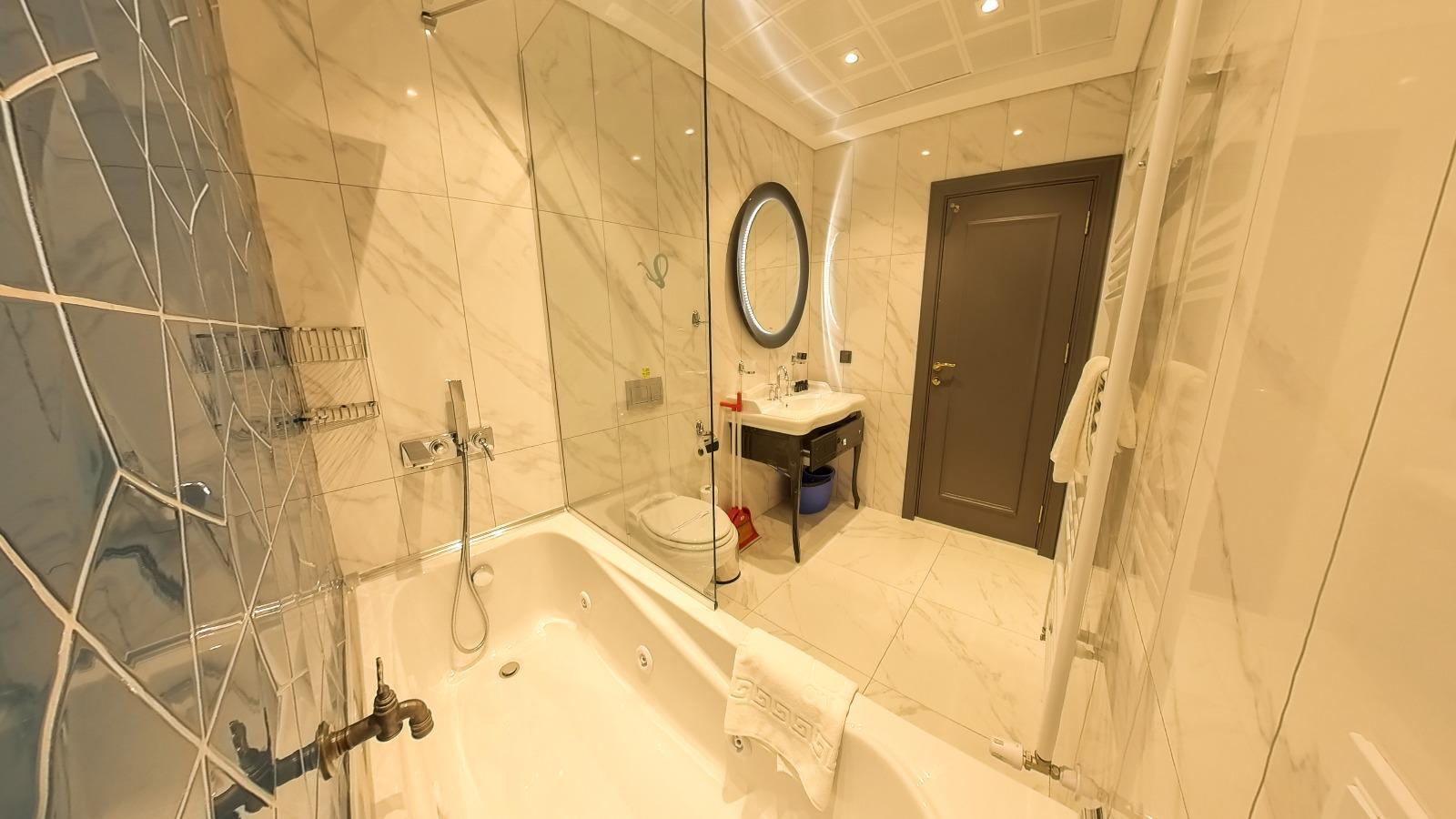 Fullscreen Gallery Image